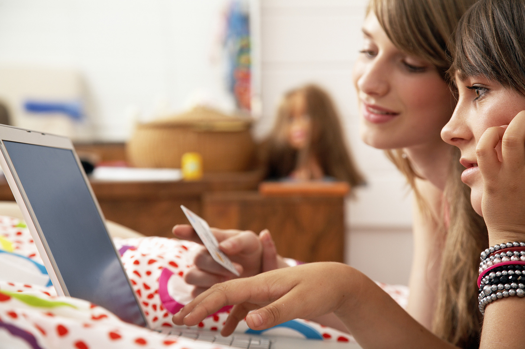 Girls Shopping on Laptop --- Image by © Mina Chapman/Corbis